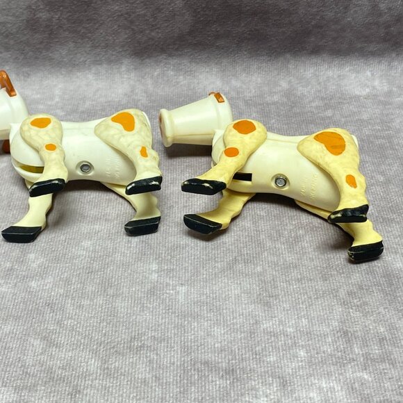 Vintage Fisher Price Moo Cow Toys Plastic Figurines Made In Hong Kong Damaged - Picture 5 of 6